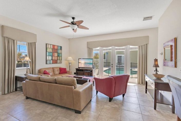 Image No.5-3 Bed Property for sale