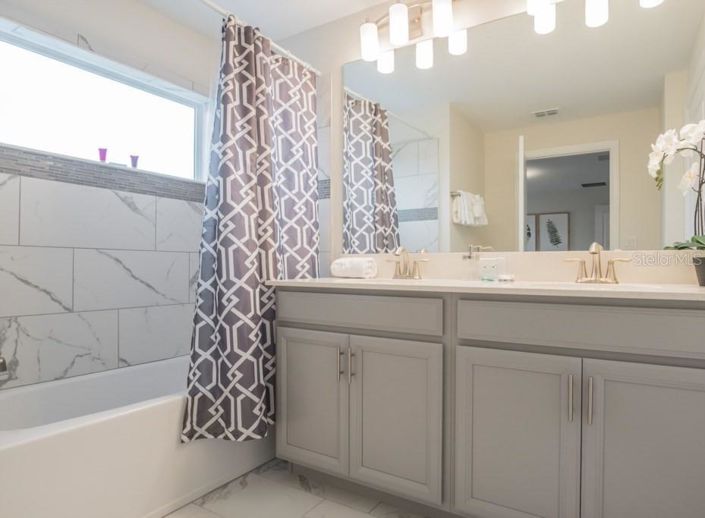 Image No.18-4 Bed Townhouse for sale