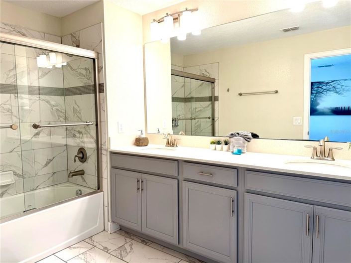 Image No.19-5 Bed Townhouse for sale