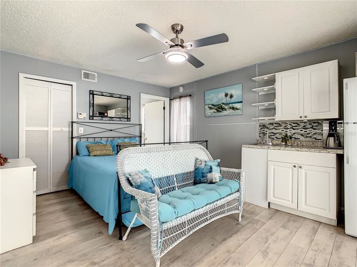 Image No.18-6 Bed Property for sale