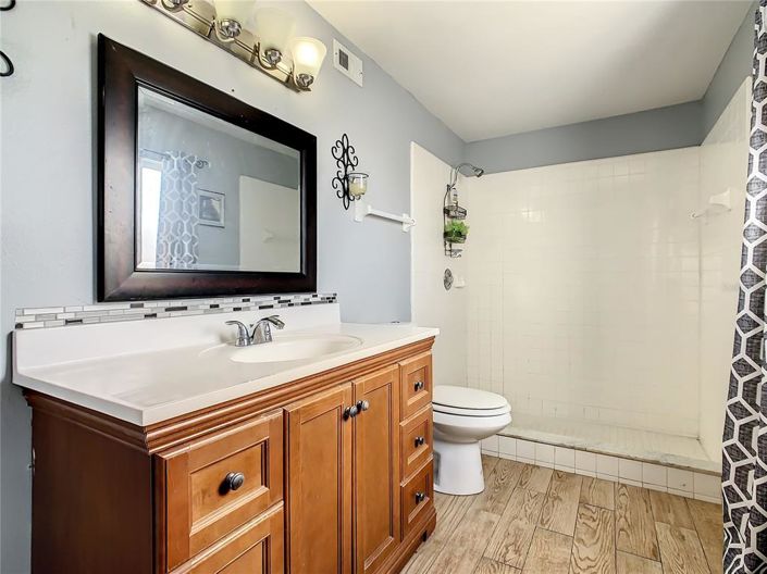 Image No.21-6 Bed Property for sale