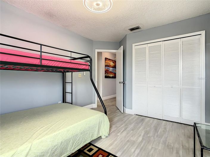 Image No.24-6 Bed Property for sale