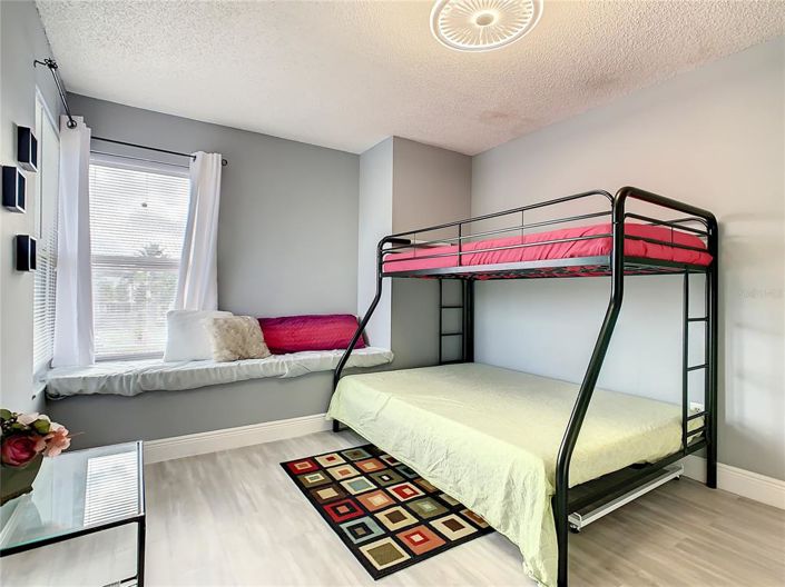 Image No.25-6 Bed Property for sale