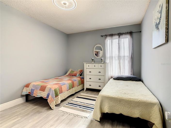 Image No.28-6 Bed Property for sale