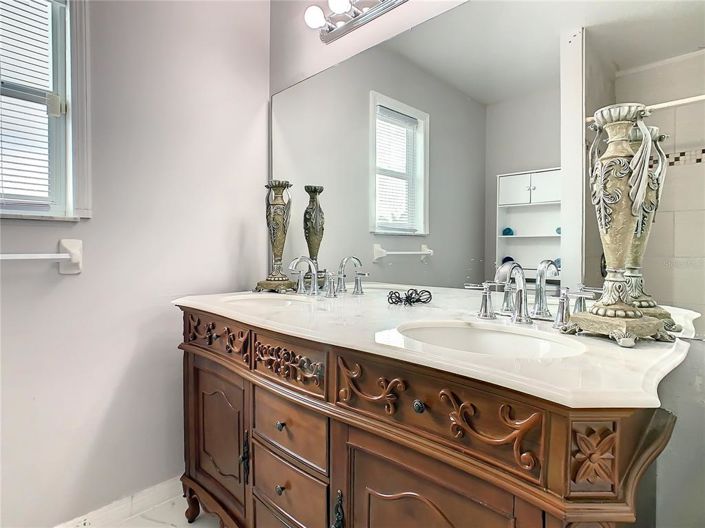 Image No.31-6 Bed Property for sale