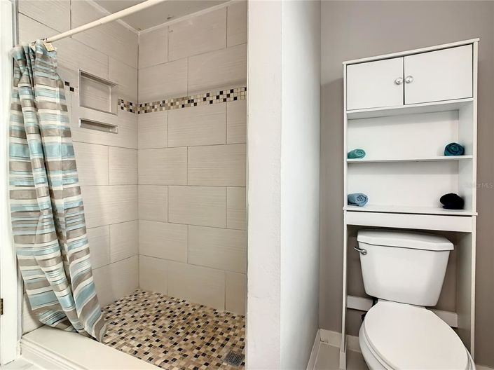 Image No.32-6 Bed Property for sale