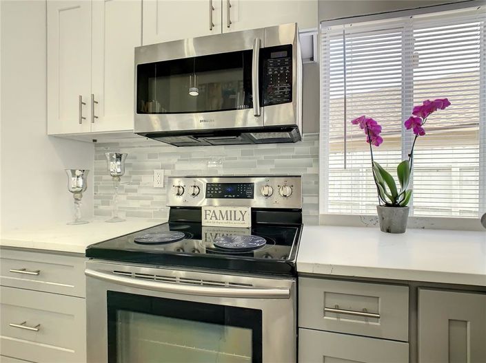 Image No.6-6 Bed Property for sale