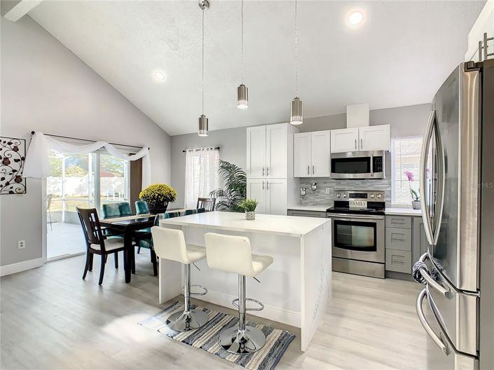 Image No.9-6 Bed Property for sale