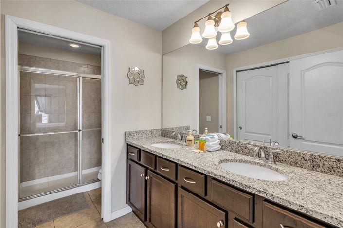 Image No.21-5 Bed Townhouse for sale