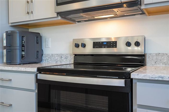 Image No.19-5 Bed Property for sale