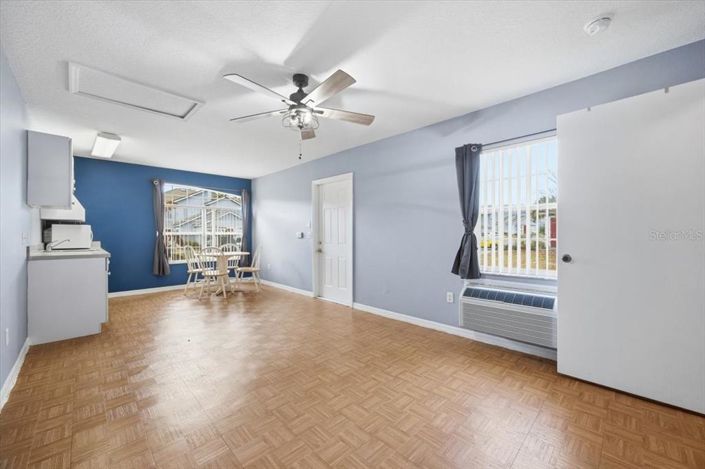 Image No.7-4 Bed Townhouse for sale