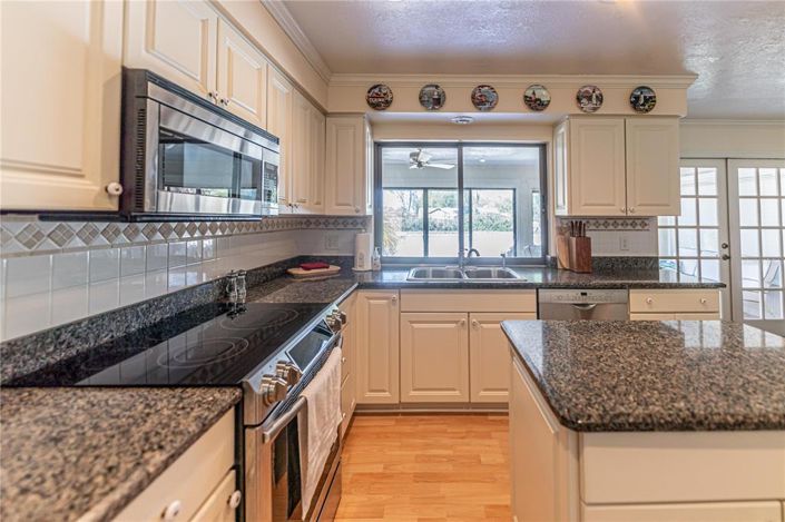 Image No.15-4 Bed Property for sale