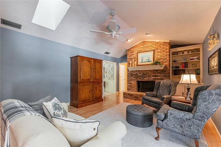 Image No.4-4 Bed Property for sale