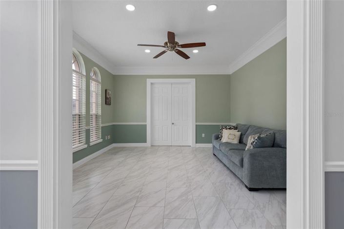 Image No.10-6 Bed Property for sale