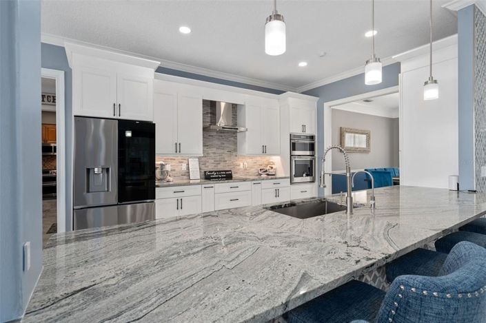 Image No.16-6 Bed Property for sale