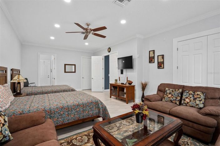 Image No.23-6 Bed Property for sale