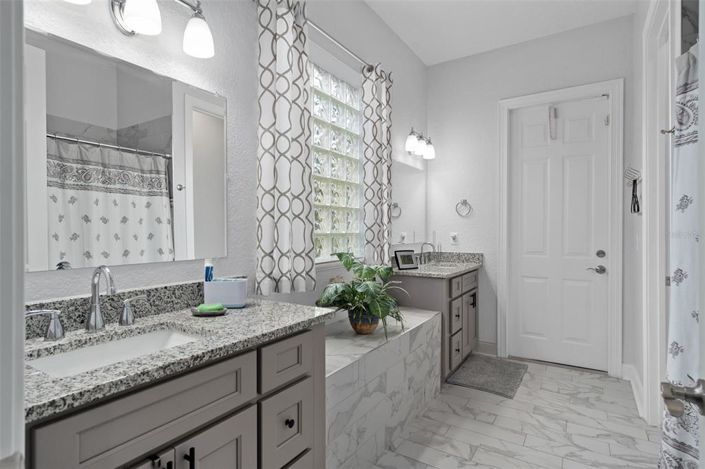 Image No.24-6 Bed Property for sale