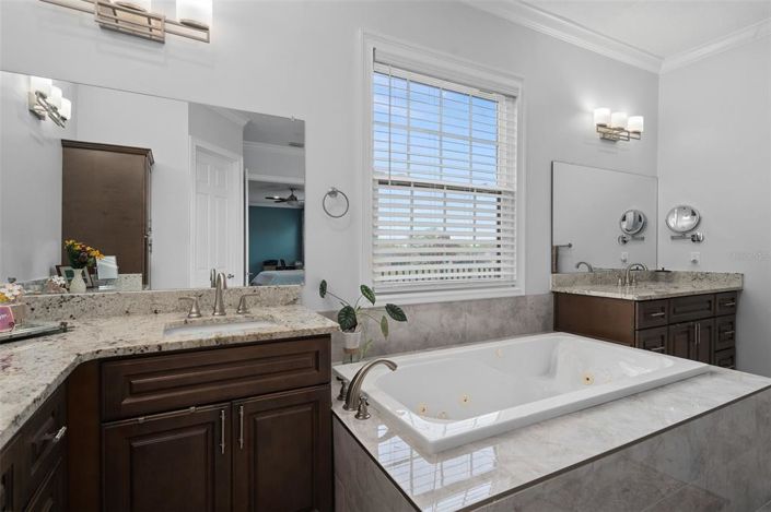 Image No.31-6 Bed Property for sale