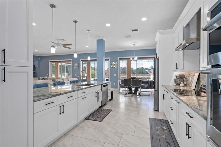 Image No.4-6 Bed Property for sale