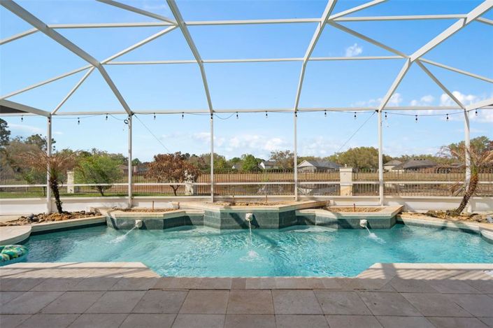 Image No.52-6 Bed Property for sale