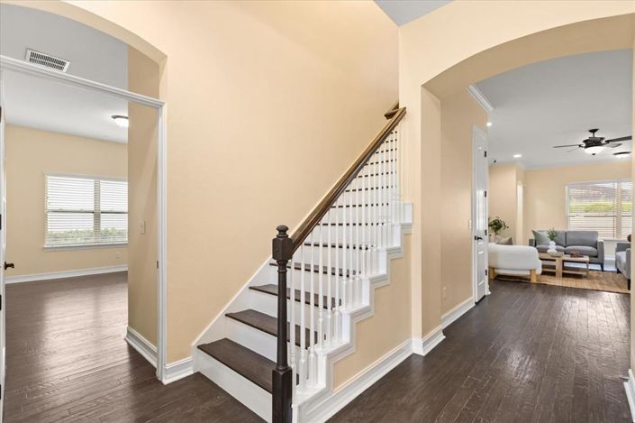 Image No.10-5 Bed Property for sale