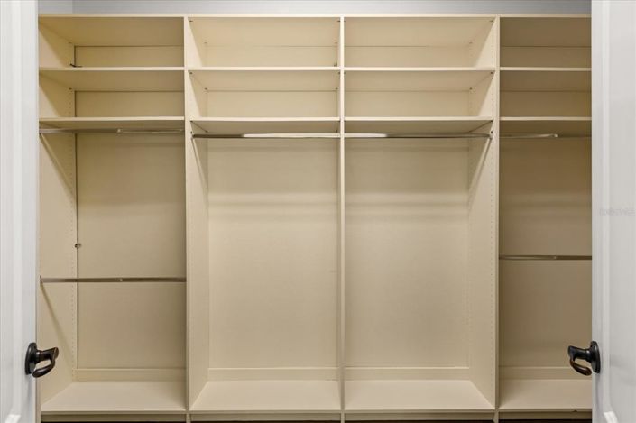 Image No.27-5 Bed Property for sale