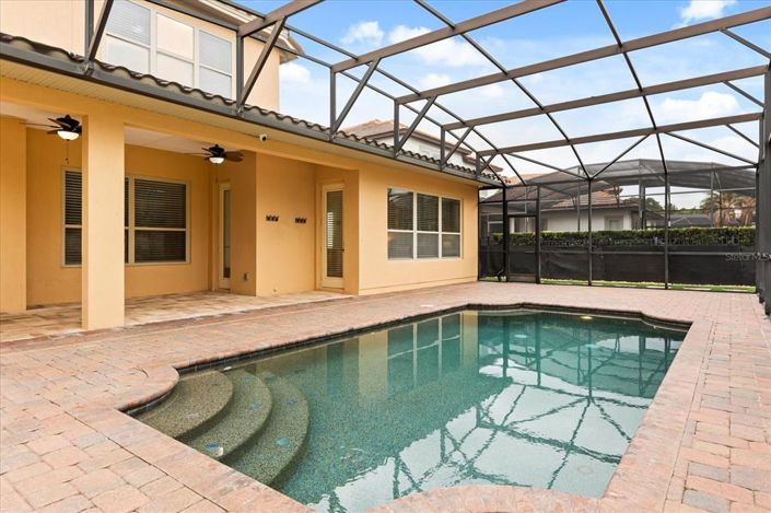 Image No.28-5 Bed Property for sale