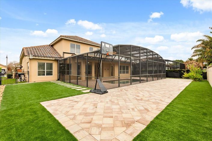 Image No.32-5 Bed Property for sale