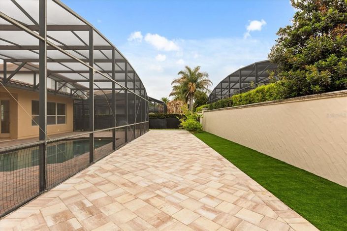 Image No.33-5 Bed Property for sale