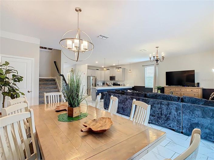 Image No.10-8 Bed Property for sale