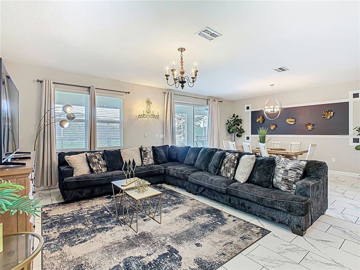 Image No.8-8 Bed Property for sale