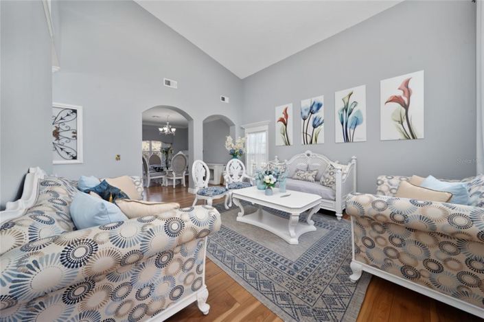 Image No.10-5 Bed Property for sale