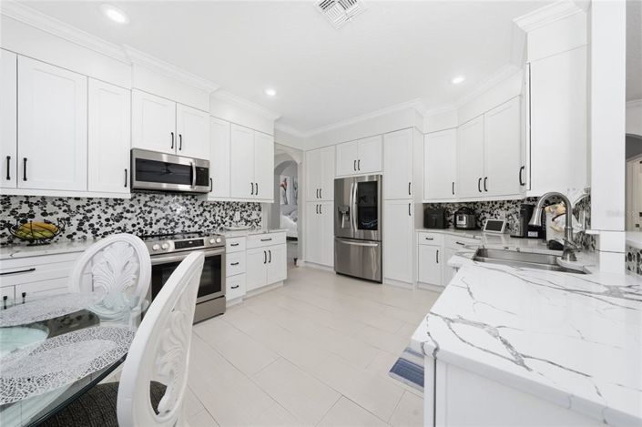 Image No.15-5 Bed Property for sale