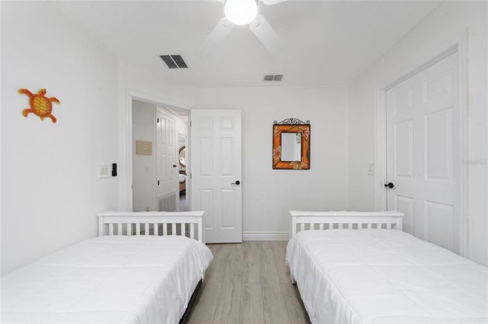 Image No.26-5 Bed Property for sale