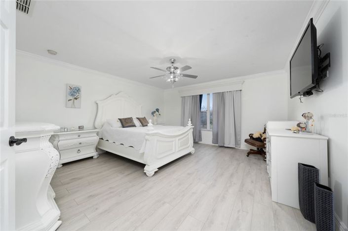 Image No.31-5 Bed Property for sale