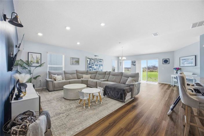 Image No.4-4 Bed Property for sale