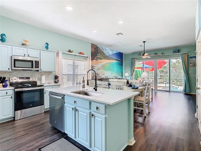 Image No.10-6 Bed Property for sale