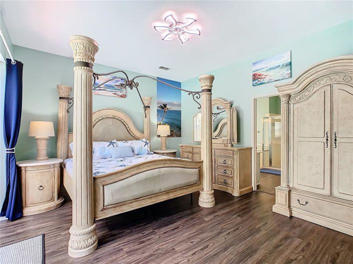 Image No.28-6 Bed Property for sale