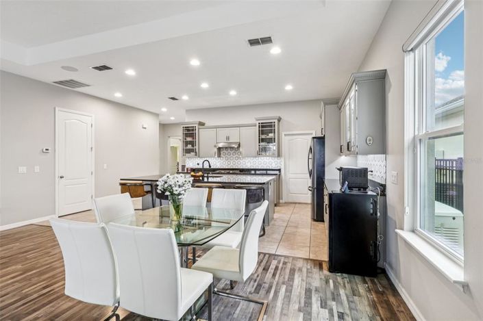 Image No.12-3 Bed Property for sale