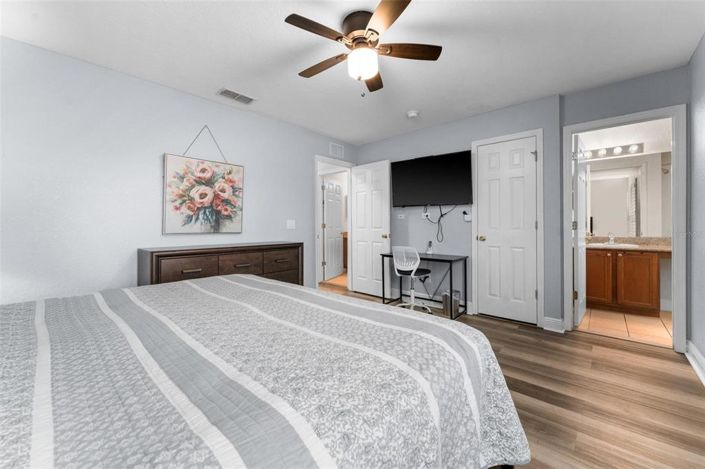 Image No.29-4 Bed Townhouse for sale