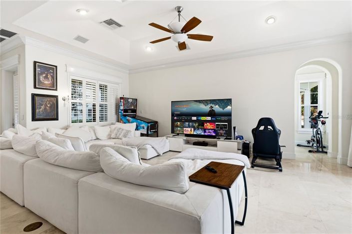 Image No.16-5 Bed Property for sale