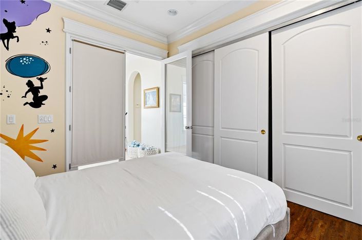 Image No.18-5 Bed Property for sale