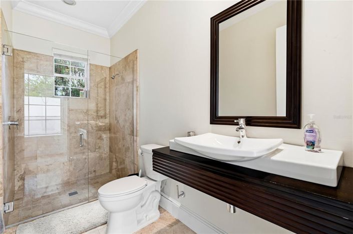 Image No.19-5 Bed Property for sale