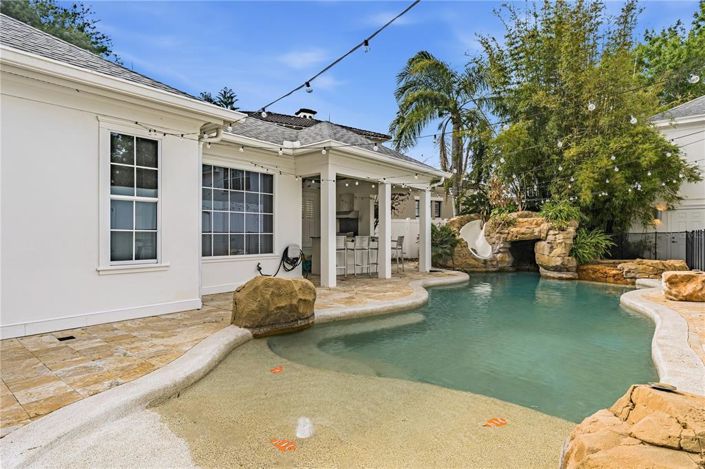 Image No.20-5 Bed Property for sale