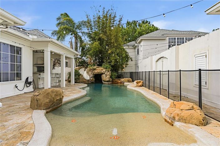 Image No.21-5 Bed Property for sale