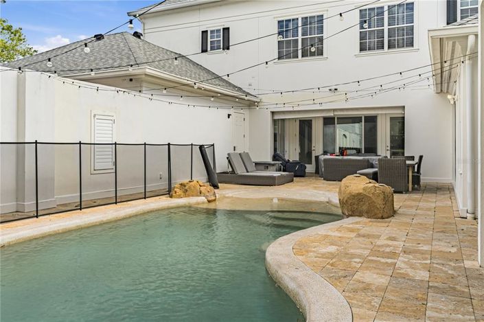 Image No.23-5 Bed Property for sale