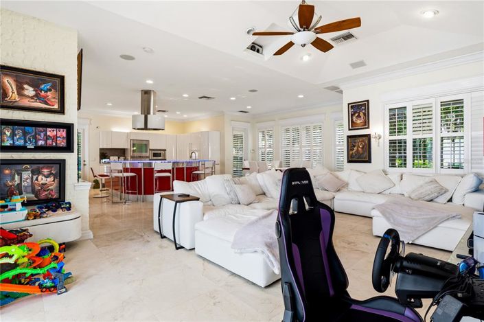 Image No.25-5 Bed Property for sale