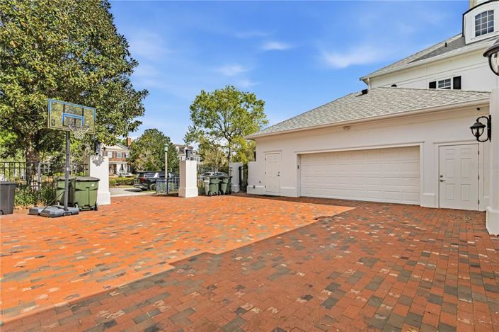 Image No.6-5 Bed Property for sale