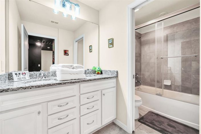 Image No.36-5 Bed Townhouse for sale