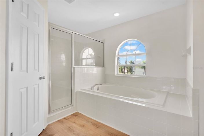 Image No.17-4 Bed Property for sale